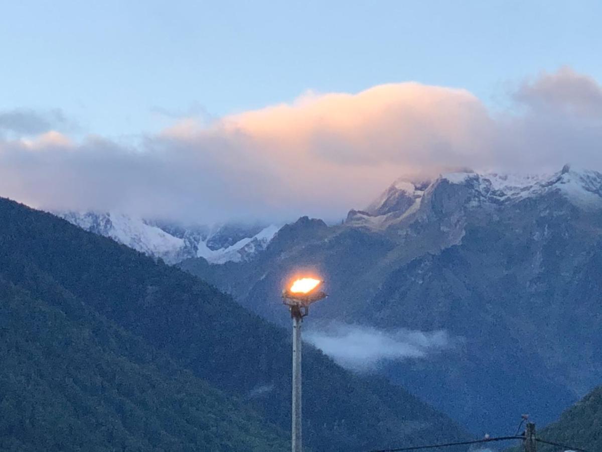 Le 41 Avenue Foch Hotel Bagneres-de-Luchon Bagian luar foto